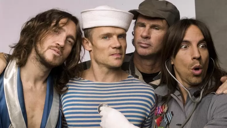 El bajista de los Red Hot Chili Peppers confesó por qué no le gusta sacarse fotos con fans