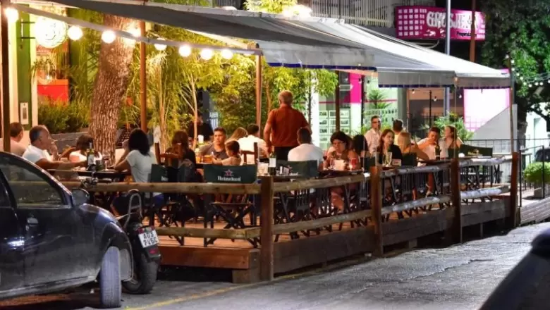A partir de marzo, no habrán más decks de bares en la calle platense