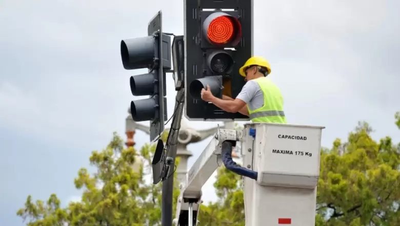 La Municipalidad de La Plata instaló 16 nuevos semáforos inteligentes ¿Cómo funcionan?