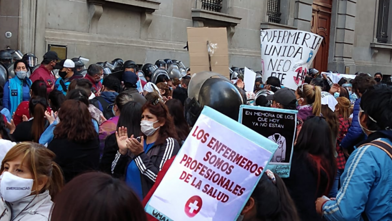 El gobierno de CABA reprimió a una manifestación de enfermeros: "Es día de luto para la enfermería"