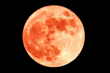 Luna llena y eclipse en Escorpio: "Mayo viene a darnos un sopapón y despertarnos"