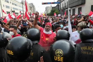 Crisis social y política en Perú: Protestas y huelgas por la suba del combustible