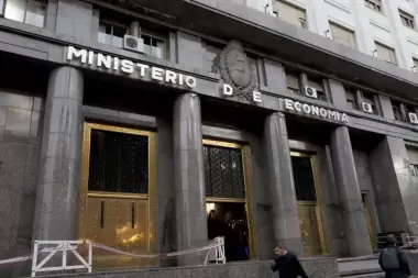 Economía le reintegra 10 mil millones al Banco Central