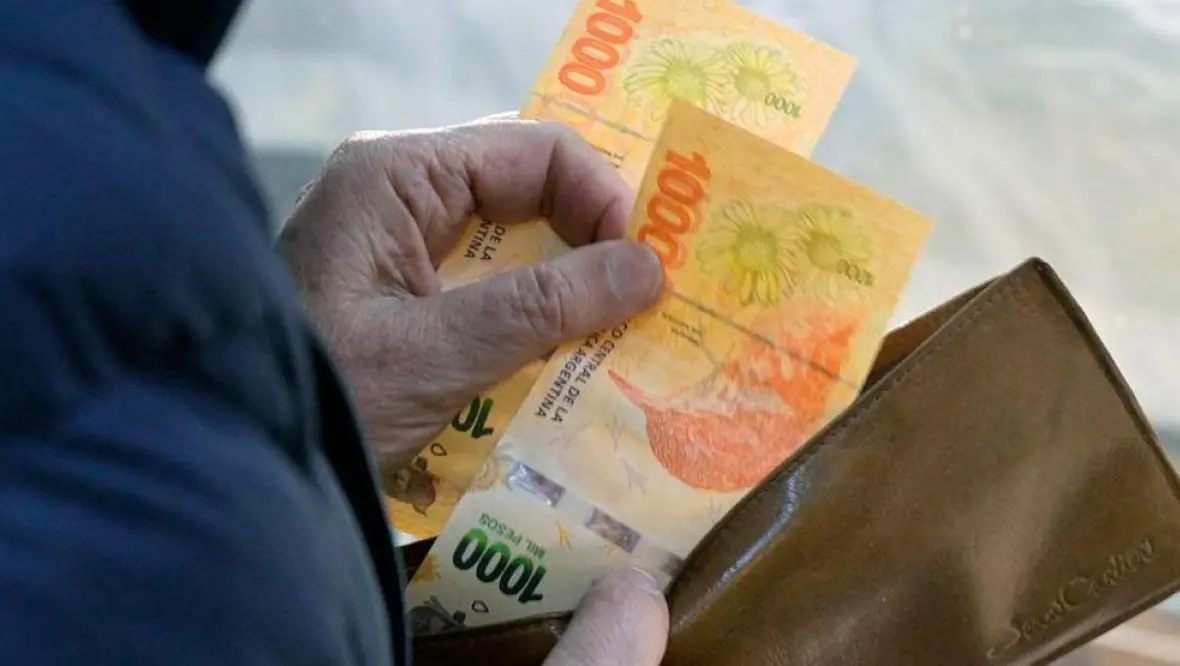 “Hoy ni dos salarios mínimos alcanzan para cubrir los gastos básicos de una familia”