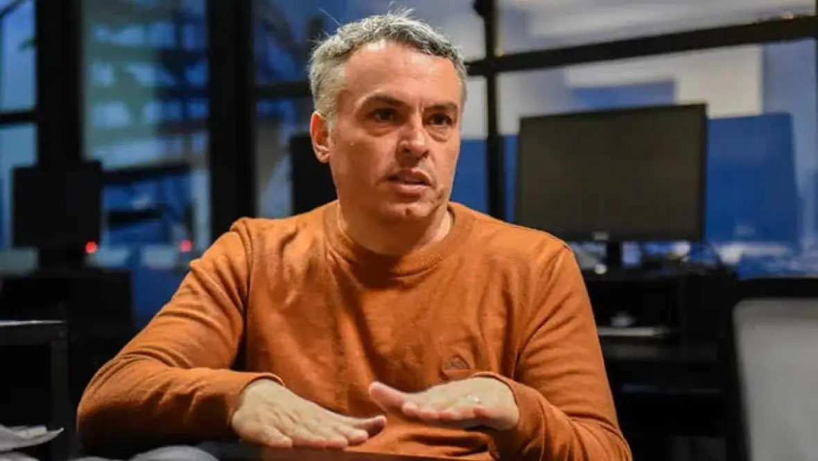 Esteban Paulón: “Si la esposa de Adorni viajó en el Tango 01, tendrán que dar explicaciones”