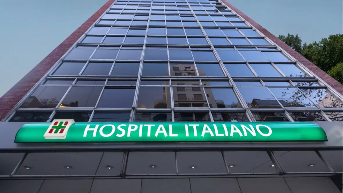 Acusan al hospital Italiano de La Plata de “disciplinar trabajadores”