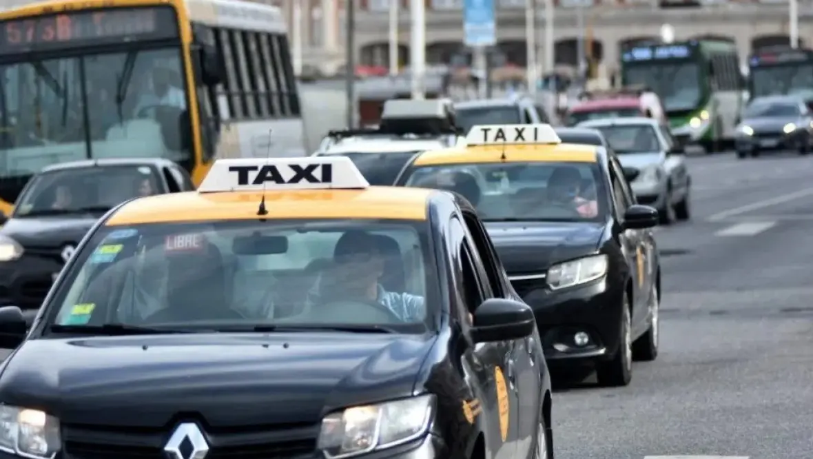Taxistas de Mar del Plata: "Las aplicaciones vienen a destruir el mercado y no pagan nada"