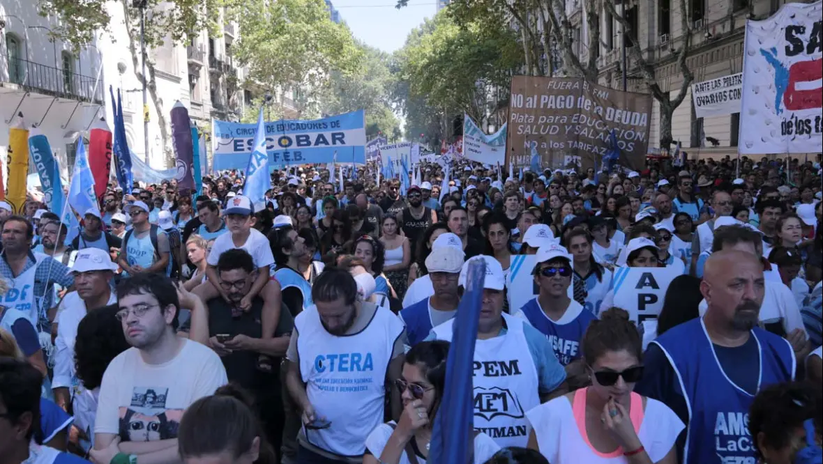 Docentes en Marcha: "Además de la licuación del salario, las escuelas sufren una ola de violencia"