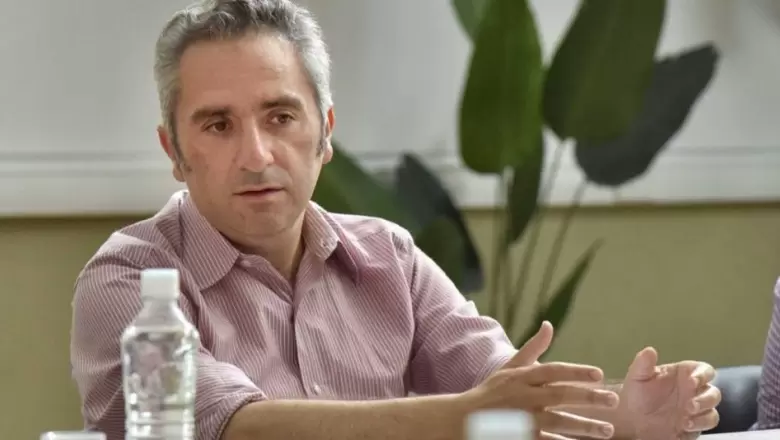 Apuntan contra el ministerio de Larroque por "discriminador"