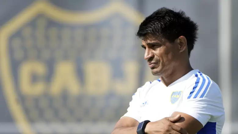 Ibarra dejó su cargo como DT de Boca