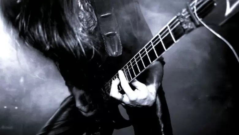 Amúsica: "Manejamos sonidos variados, con mucha distorsión y coros"