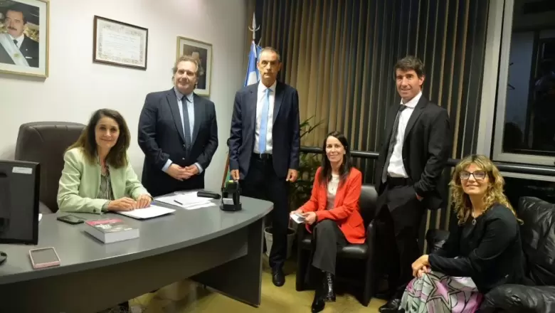 El radicalismo se posiciona como "opositor al gobierno de Milei"