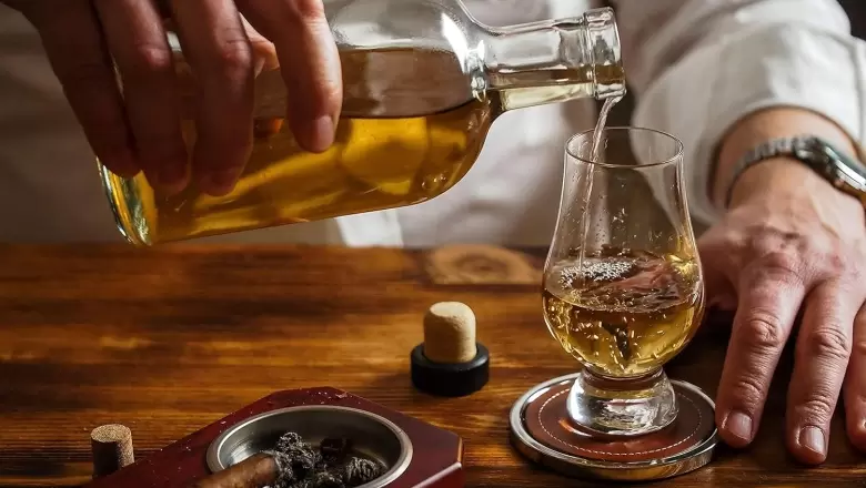 El whisky y la literatura: "Vamos a sentar al whisky y preguntarle sus secretos"