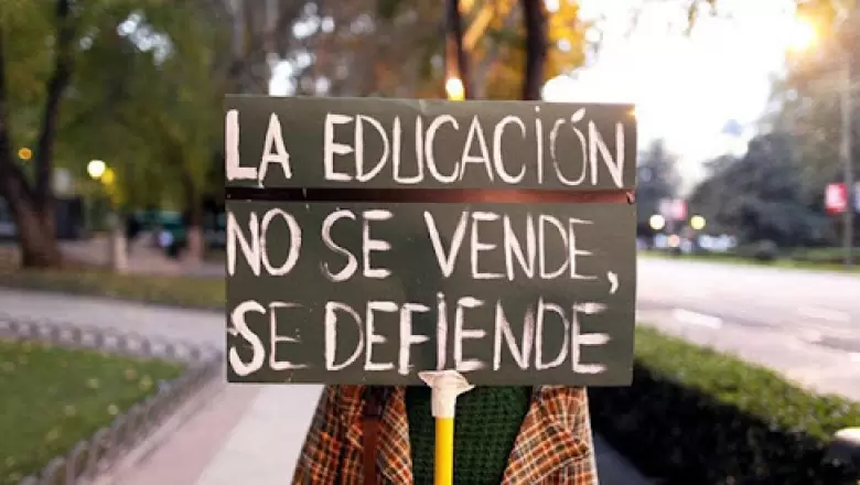 "La educación pública es una causa noble en Argentina"