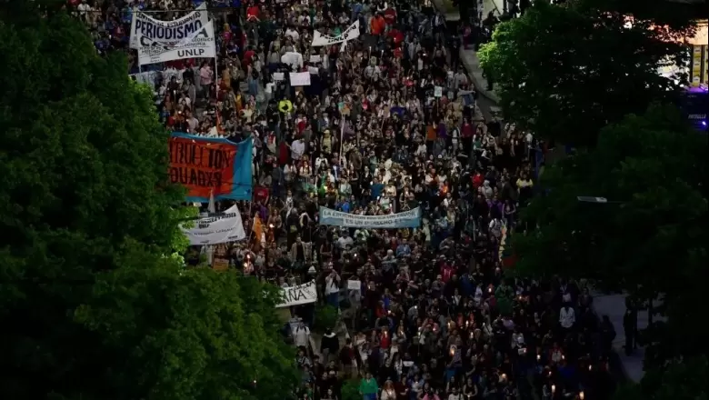 Familias y estudiantes de las escuelas de la UNLP en defensa de la educación pública