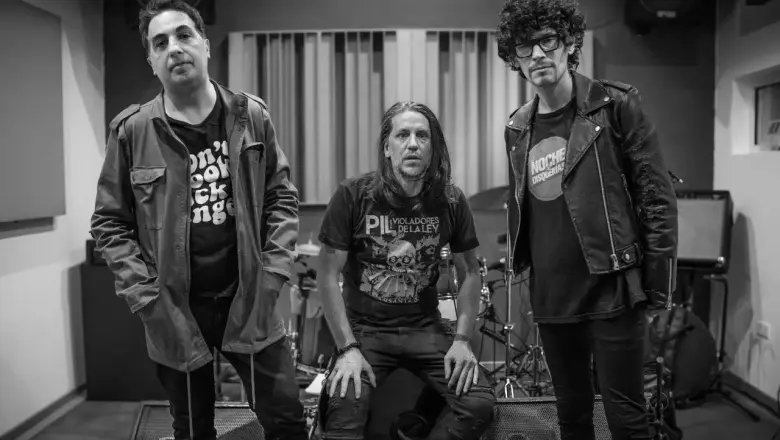 Astrománticos: "Cada canción es un pequeño viaje, el disco está lleno de melodías pegadizas"