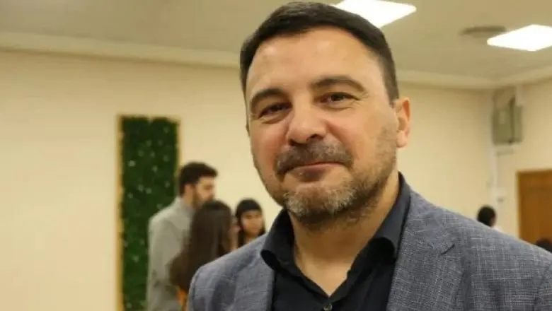 "El ministro de economía del pais es la cuenta de X del secretario del Tesoro norteamericano"