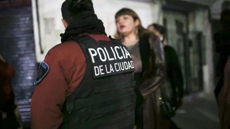 “La policía de la Ciudad me hostiga por denunciar el narcotráfico en Flores”