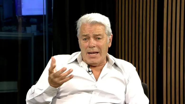 Silvestre: "Soy un dinosaurio de la música, pero sigo creando y cantando"