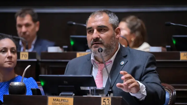 Juan Malpeli: “El endeudamiento es para pagar sueldos, obras y deudas que dejó María Eugenia Vidal”