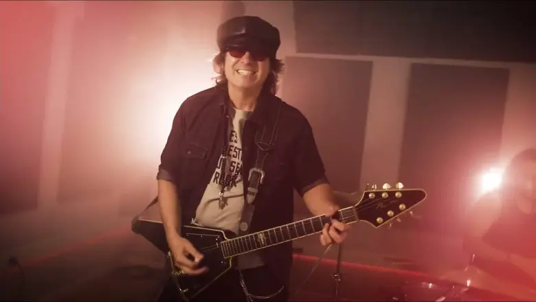 Blas Mora fusiona ópera y hard rock en Entre dos mundos: “Siento que me representa totalmente bien”