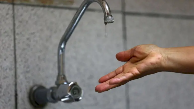 Los Hornos: "Hace cuatro días que estamos sin una gota de agua y nadie se hace cargo"