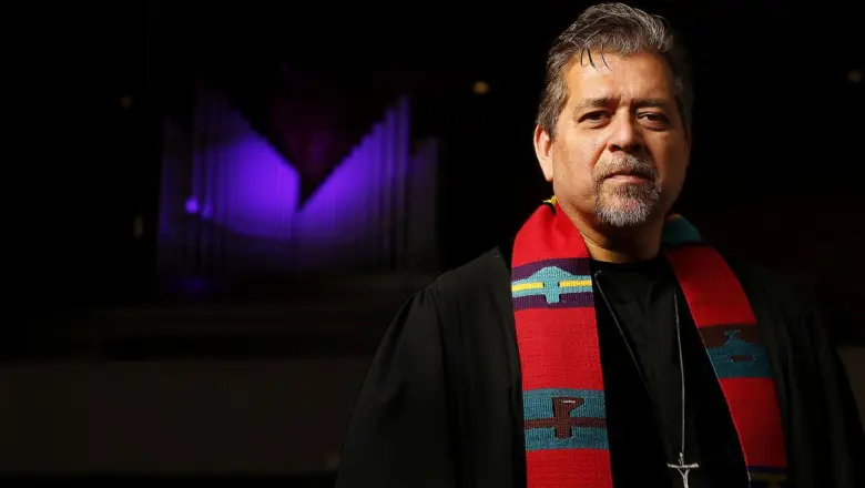 Pastor y candidato: Walter Contreras promete derogar el aborto y vacunas optativas