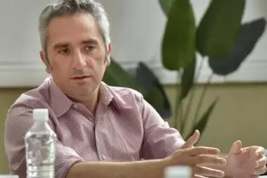 Apuntan contra el ministerio de Larroque por "discriminador"