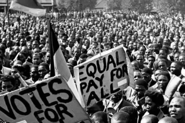 Racismo en EE.UU.: "Lo que vivieron los negros en USA inspiró el sistema del apartheid sudafricano"