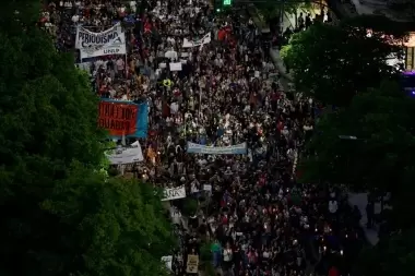 Familias y estudiantes de las escuelas de la UNLP en defensa de la educación pública