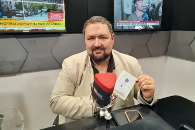 "Del ministro Andrés Larroque para abajo son una manga de inútiles y corruptos"