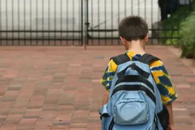 Denuncia en City Bell: "Discriminaron a mi hijo autista porque no quería bañarse"