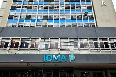 Conflicto con IOMA: "Llevo más de un año esperando un procesador de sonido que necesito para vivir"