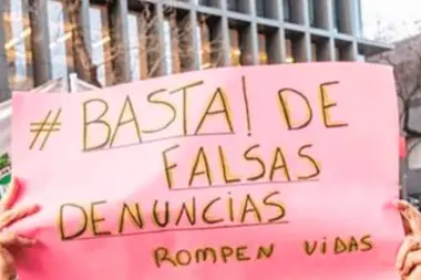 Fundación Puentes: “El género apoya a un feminismo radicalizado que termina destruyendo familias”