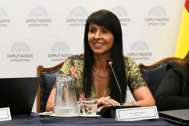 "Lorena Villaverde viene manchada por tenencia de cocaína y no se sabe si asume en diciembre"