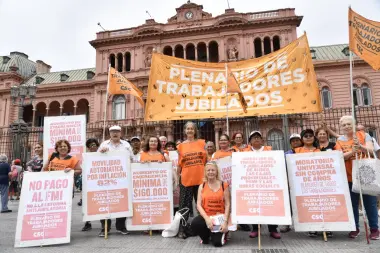 Jubilados en alerta: “La reforma laboral es el primer paso para vaciar el sistema jubilatorio”