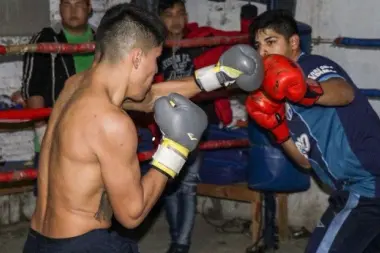 “El boxeo en los barrios ayuda a que los chicos tengan disciplina y contención”