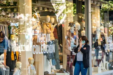 “Hoy la gente compra solo lo necesario y cuesta competir con lo importado”