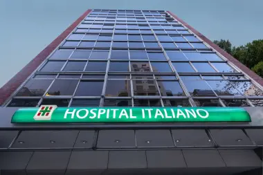 Acusan al hospital Italiano de La Plata de “disciplinar trabajadores”
