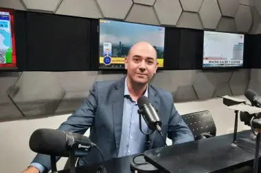 "Una conspiración que equivale a medio departamento de Manuel Adorni es ridículo"