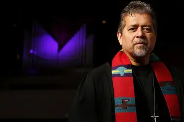 Pastor y candidato: Walter Contreras promete derogar el aborto y vacunas optativas