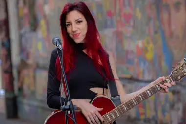 Denisse Romano: “En la vereda o en un estadio, esto soy: música y compositora”